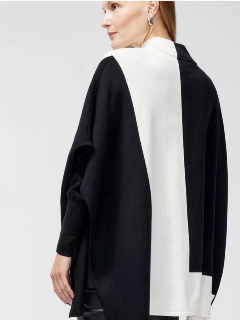NWT CHICO’S Black White Colorblock Rhinestone Zip Ruana Poncho Sweater S/M - Picture 3 of 10